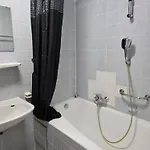 Mit 4 Betten, Bad, Wc, Kueche Und Balkon *