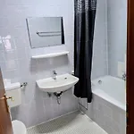Mit 4 Betten, Bad, Wc, Kueche Und Balkon Pensjonat Karlsbad