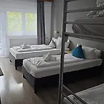 Mit 4 Betten, Bad, Wc, Kueche Und Balkon Karlsbad