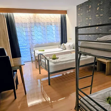 Affittacamere Mit 4 Betten, Bad, Wc, Kueche Und Balkon *