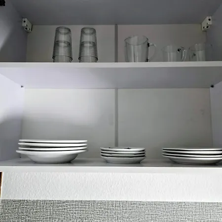 Mit 4 Betten, Bad, Wc, Kueche Und Balkon *