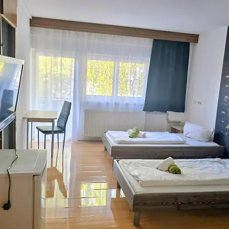 Mit 4 Betten, Bad, Wc, Kueche Und Balkon Pensjonat