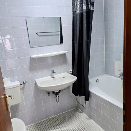 Mit 4 Betten, Bad, Wc, Kueche Und Balkon Affittacamere Karlsbad