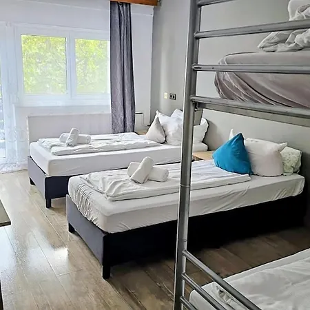 Mit 4 Betten, Bad, Wc, Kueche Und Balkon Karlsbad