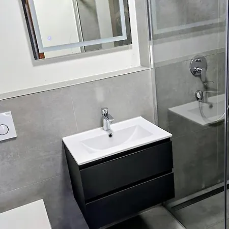 Mit 4 Betten, Bad, Wc, Kueche Und Balkon Affittacamere *
