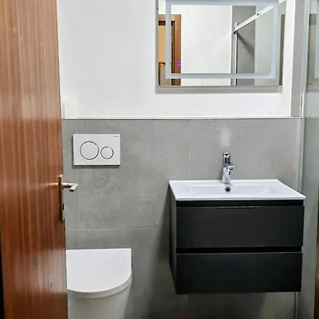 Affittacamere Mit 4 Betten, Bad, Wc, Kueche Und Balkon Karlsbad